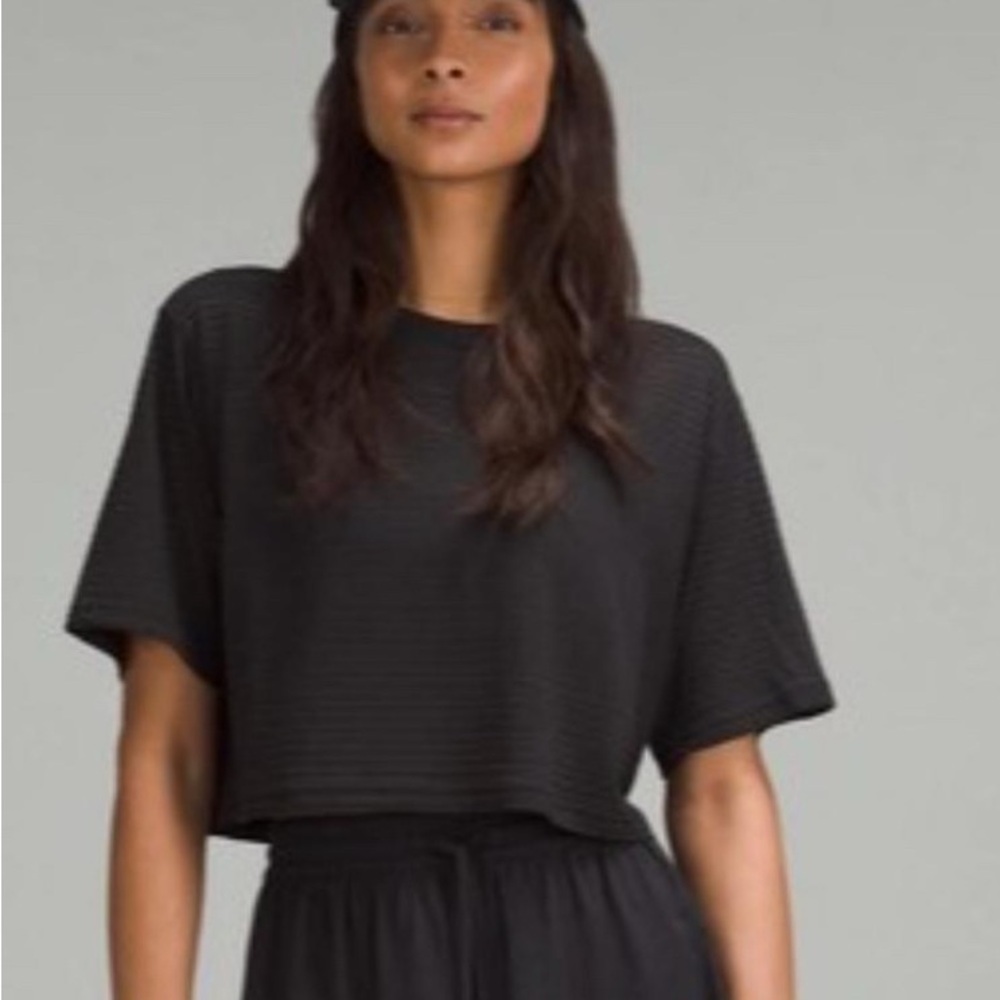 Lululemon Cropped Tee